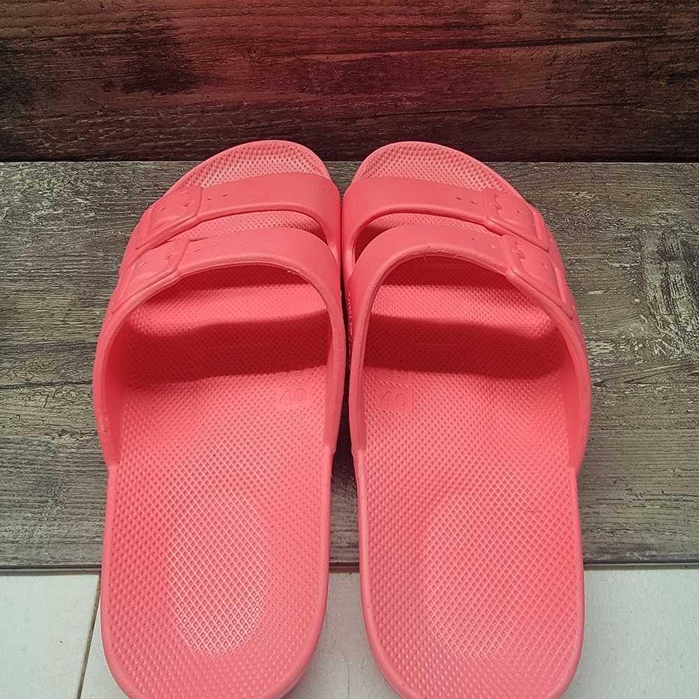 Freedom Moses Slides Glow Fluorescent Pink Size 39/40 EUC - Picture 4 of 6